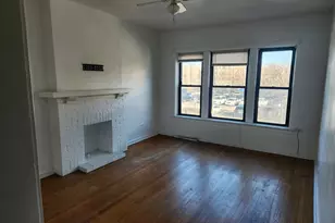 905 W Irving Park Rd, Chicago, IL 60613 - Photo 2