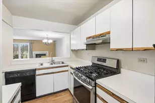 1530 Apple Grove Ln, Westmont, IL 60559 - Photo 4