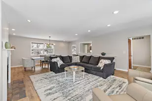 915 Willow Ln, Sleepy Hollow, IL 60118 - Photo 10