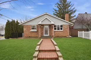 522 Lilac Ct, Round Lake Beach, IL 60073 - Photo 2