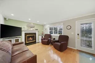 522 Lilac Ct, Round Lake Beach, IL 60073 - Photo 6