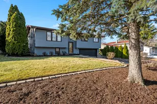 563 Hitchcock Ave, Lisle, IL 60532 - Photo 2