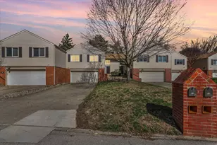 27 Fields E, Champaign, IL 61822 - Photo 2