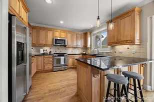 320 Oakwood Ct, Wheaton, IL 60189 - Photo 8