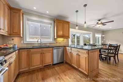 320 Oakwood Court, Wheaton, IL 60189 - Photo 10