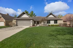 320 Oakwood Ct, Wheaton, IL 60189 - Photo 2