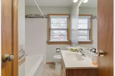 19 N East Avenue, South Elgin, IL 60177 - Photo 12
