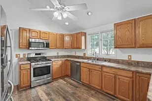 10519 Sandburr Ct, Thomson, IL 61285 - Photo 6