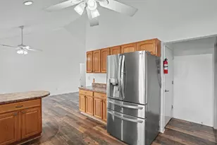 10519 Sandburr Ct, Thomson, IL 61285 - Photo 8