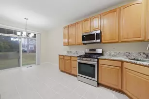 399 Pine Lake Cir, Vernon Hills, IL 60061 - Photo 6