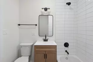 1340 W Hollywood Ave, Chicago, IL 60660 - Photo 14