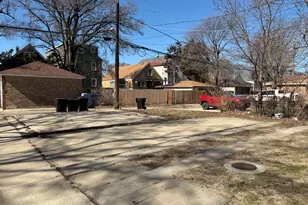 7958 S South Shore Dr, Chicago, IL 60617 - Photo 4