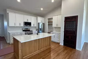 351 Campion Dr, Hampshire, IL 60140 - Photo 2