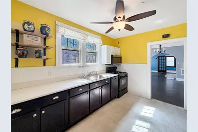 405 N Apple Avenue, Freeport, IL 61032 - Photo 10