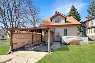 405 N Apple Ave, Freeport, IL 61032 - Photo 2