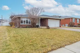 10908 S Kilbourn Ave, Oak Lawn, IL 60453 - Photo 1