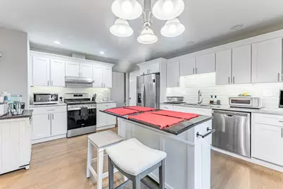 10908 S Kilbourn Avenue, Oak Lawn, IL 60453 - Photo 8