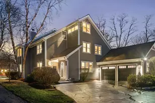 606 W Franklin St, Wheaton, IL 60187 - Photo 2