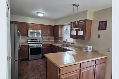 210 Hazelwood Drive, Lindenhurst, IL 60046 - Photo 4