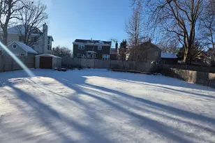 210 Hazelwood Dr, Lindenhurst, IL 60046 - Photo 26