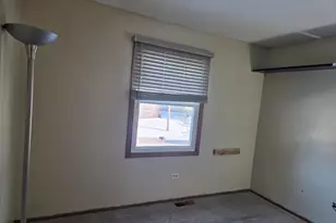 210 Hazelwood Dr, Lindenhurst, IL 60046 - Photo 10