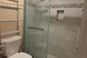 210 Hazelwood Dr, Lindenhurst, IL 60046 - Photo 12