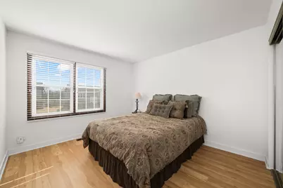 1220 Dorchester Lane, Hoffman Estates, IL 60169 - Photo 18