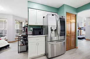 36106 N Springbrook Ln, Gurnee, IL 60031 - Photo 10