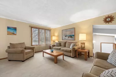 8000 Oakview Lane, Woodridge, IL 60517 - Photo 8