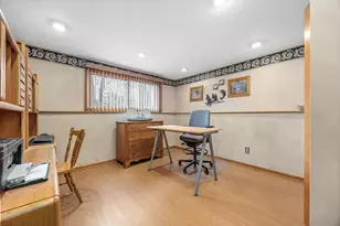 8000 Oakview Ln, Woodridge, IL 60517 - Photo 24