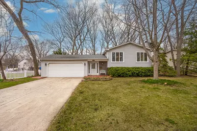 8000 Oakview Lane, Woodridge, IL 60517 - Photo 1