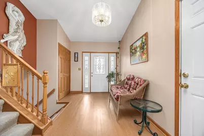 8000 Oakview Lane, Woodridge, IL 60517 - Photo 2