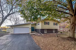 1752 Bittersweet Dr, Saint Anne, IL 60964 - Photo 1