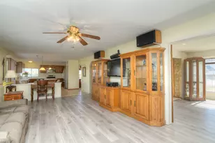 2046 Mission Hills Dr, Elgin, IL 60123 - Photo 12