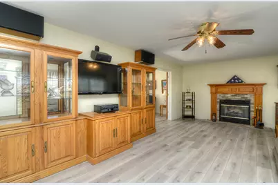 2046 Mission Hills Drive, Elgin, IL 60123 - Photo 10