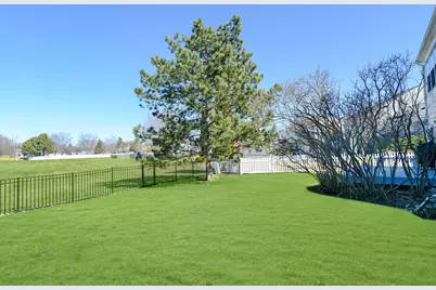 2046 Mission Hills Drive, Elgin, IL 60123 - Photo 2