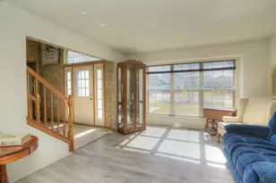 2046 Mission Hills Dr, Elgin, IL 60123 - Photo 6
