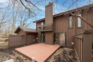 42W470 Red Bud Ct, Saint Charles, IL 60175 - Photo 4