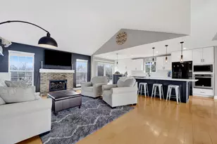 81 Parkside Ct, North Aurora, IL 60542 - Photo 4