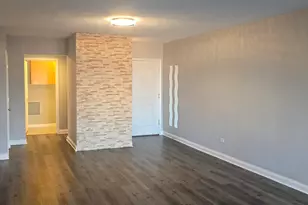 635 Perrie Dr, Elk Grove Village, IL 60007 - Photo 2