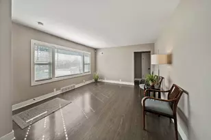 1S336 Buttercup Ln, Villa Park, IL 60181 - Photo 8