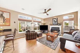 334 S Clearview Circle, Round Lake, IL 60073 - Photo 10