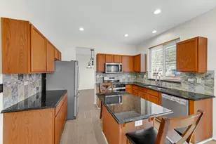 1998 Conway Ln, Aurora, IL 60503 - Photo 10