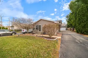 10093 W Ford Ave, Beach Park, IL 60099 - Photo 2
