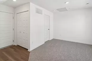 545 Yosemite Wy, Mundelein, IL 60060 - Photo 2