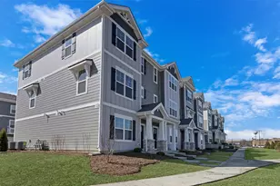 545 Yosemite Wy, Mundelein, IL 60060 - Photo 1