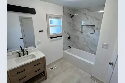 7812 S Paxton Avenue, Chicago, IL 60649 - Photo 8