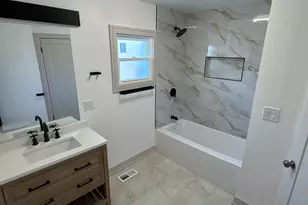 7812 S Paxton Ave, Chicago, IL 60649 - Photo 8