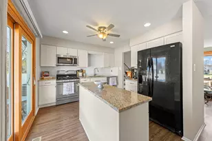 1551 Briarcliffe Blvd, Wheaton, IL 60189 - Photo 8