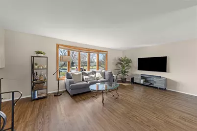 1551 Briarcliffe Boulevard, Wheaton, IL 60189 - Photo 4